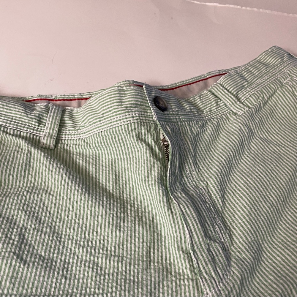 Izod Men's Light Green seersucker Striped Shorts - Picture 4 of 4